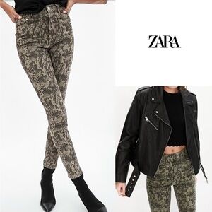 NWT‼️ ZARA - High Rise Snakeskin Skinny Jeans (Size: 6 / 38)